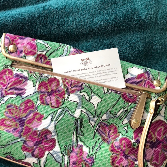 Springy floral coach large wristlet - Picture 3 of 6